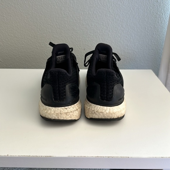 Gently Used blk Adidas Ultraboost size 7.5 - Picture 3 of 5